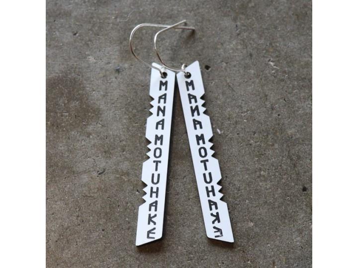 Mana Motuhake I White Earrings