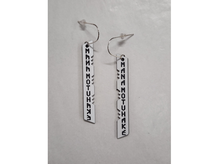 Mana Motuhake I White Earrings