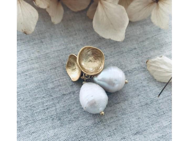 Pearl Hollow Stud Earrings
