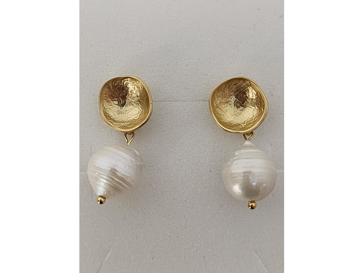 Pearl Hollow Stud Earrings